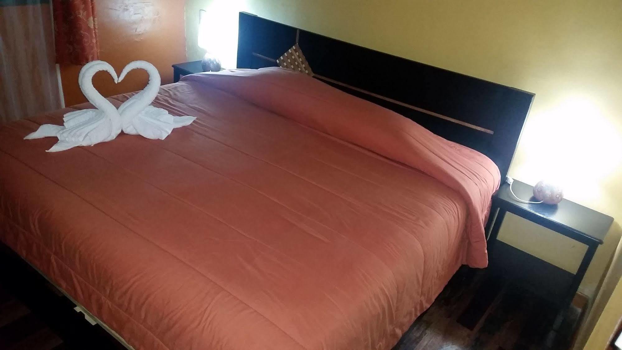 Wayras Hostal Ollantaytambo Esterno foto
