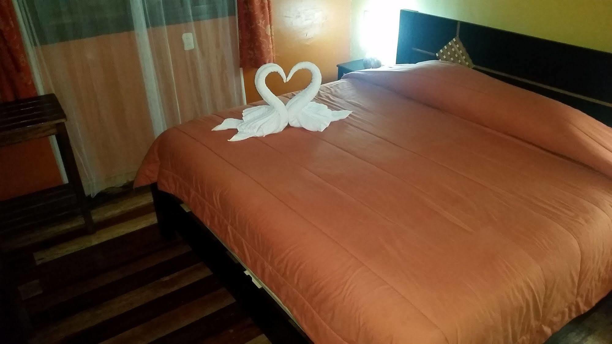 Wayras Hostal Ollantaytambo Esterno foto